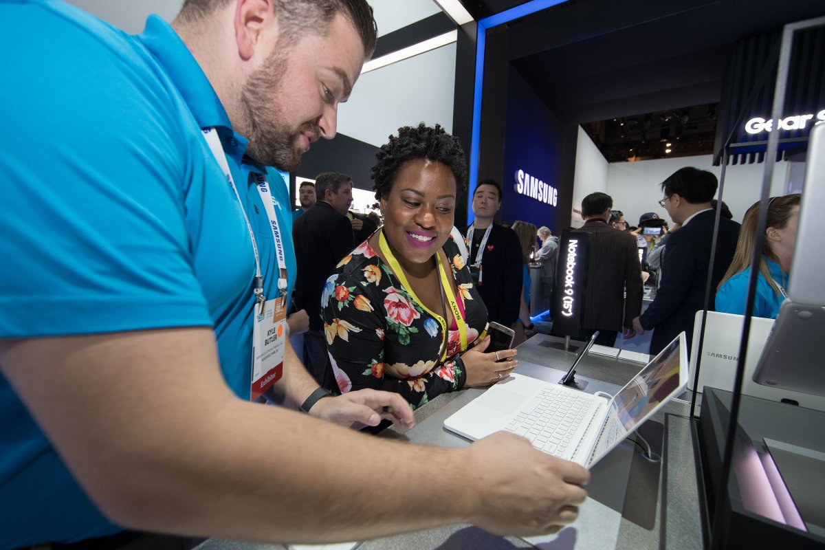 SamsungNotebook's tweet image. Excited to be here at #CES2017 with our new lineup! 

#Notebook9 #ChromebookPlus #NotebookOdyssey #AllinOne #SamsungNotebook #CES #SamsungPC