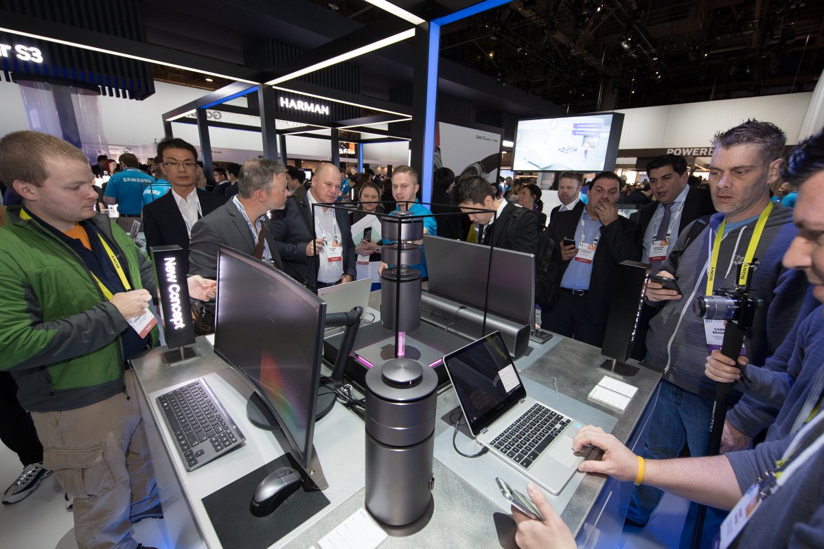 SamsungNotebook's tweet image. Excited to be here at #CES2017 with our new lineup! 

#Notebook9 #ChromebookPlus #NotebookOdyssey #AllinOne #SamsungNotebook #CES #SamsungPC