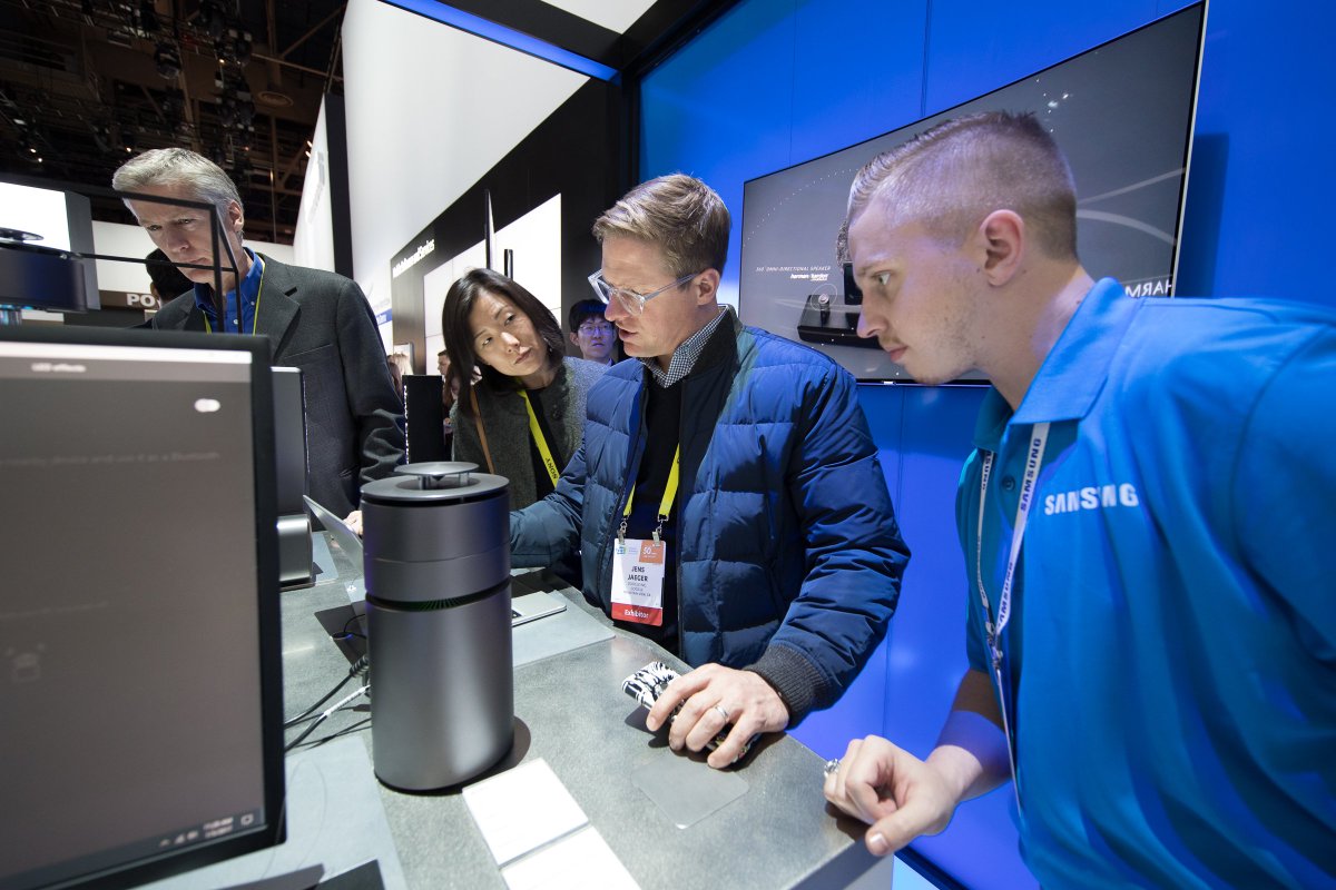 SamsungNotebook's tweet image. Excited to be here at #CES2017 with our new lineup! 

#Notebook9 #ChromebookPlus #NotebookOdyssey #AllinOne #SamsungNotebook #CES #SamsungPC