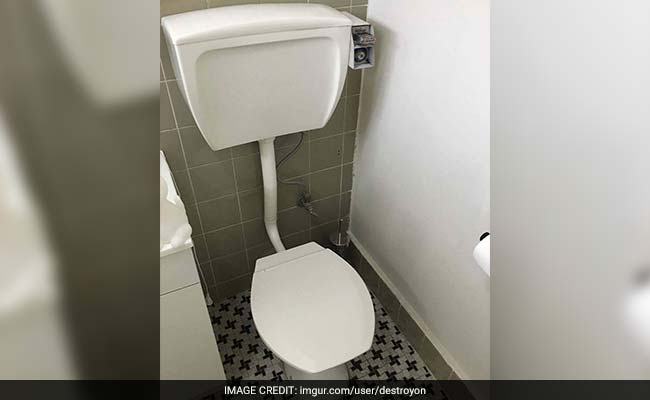 netsmitten_net's tweet photo. Pay Per Flush: Landlord Installs Coin-Operated Flush In Renter’s Toilet https://t.co/3PYhlWWCXz https://t.co/1hoIT74TJU