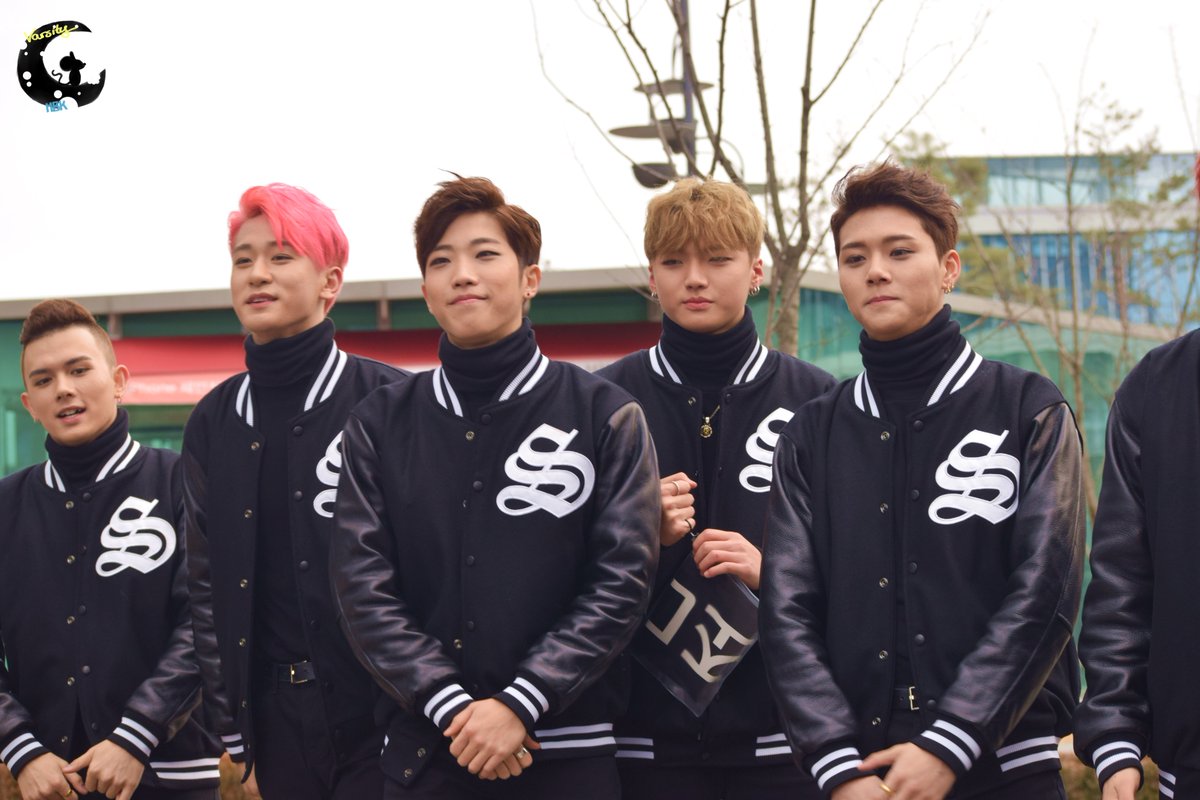 VarsityHBK's tweet photo. [170105] MCountdown Fanmeeting

#바시티 #Varsity #Fanmeeting #팬미팅 #MCOUNTDOWN @varsity_2017 https://t.co/QQfg385VTU