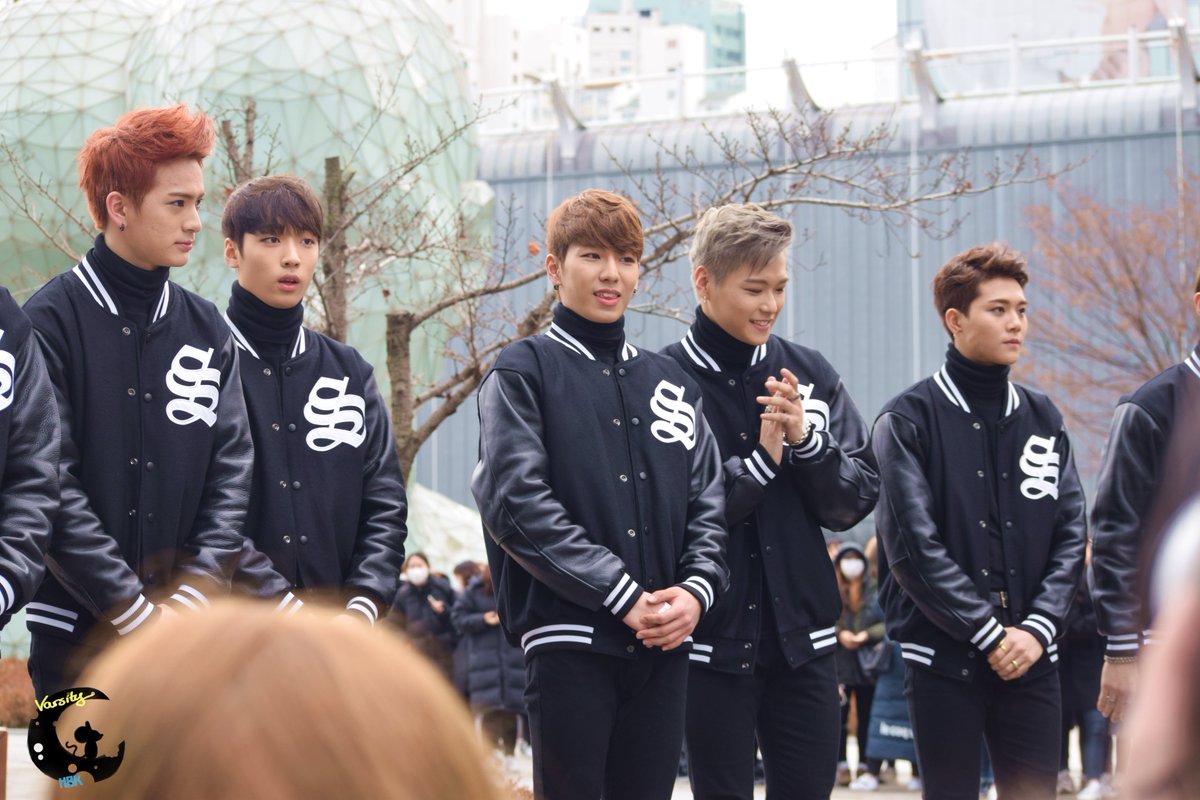 VarsityHBK's tweet photo. [170105] MCountdown Fanmeeting

#바시티 #Varsity #Fanmeeting #팬미팅 #MCOUNTDOWN @varsity_2017 https://t.co/QQfg385VTU