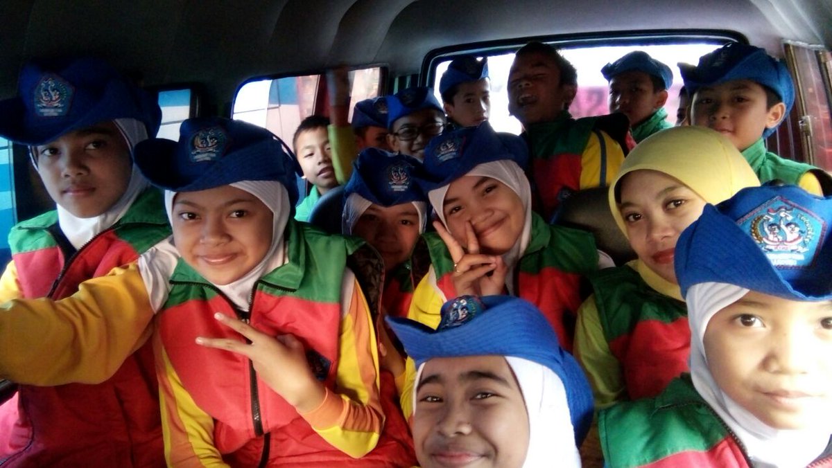 Sempetin ngangkot yuk, ajak semua rasakan keceriaan, belajar bareng tertib lalin, bilang ke pak supir untuk hati2 naik &amp; turun di angkotstop