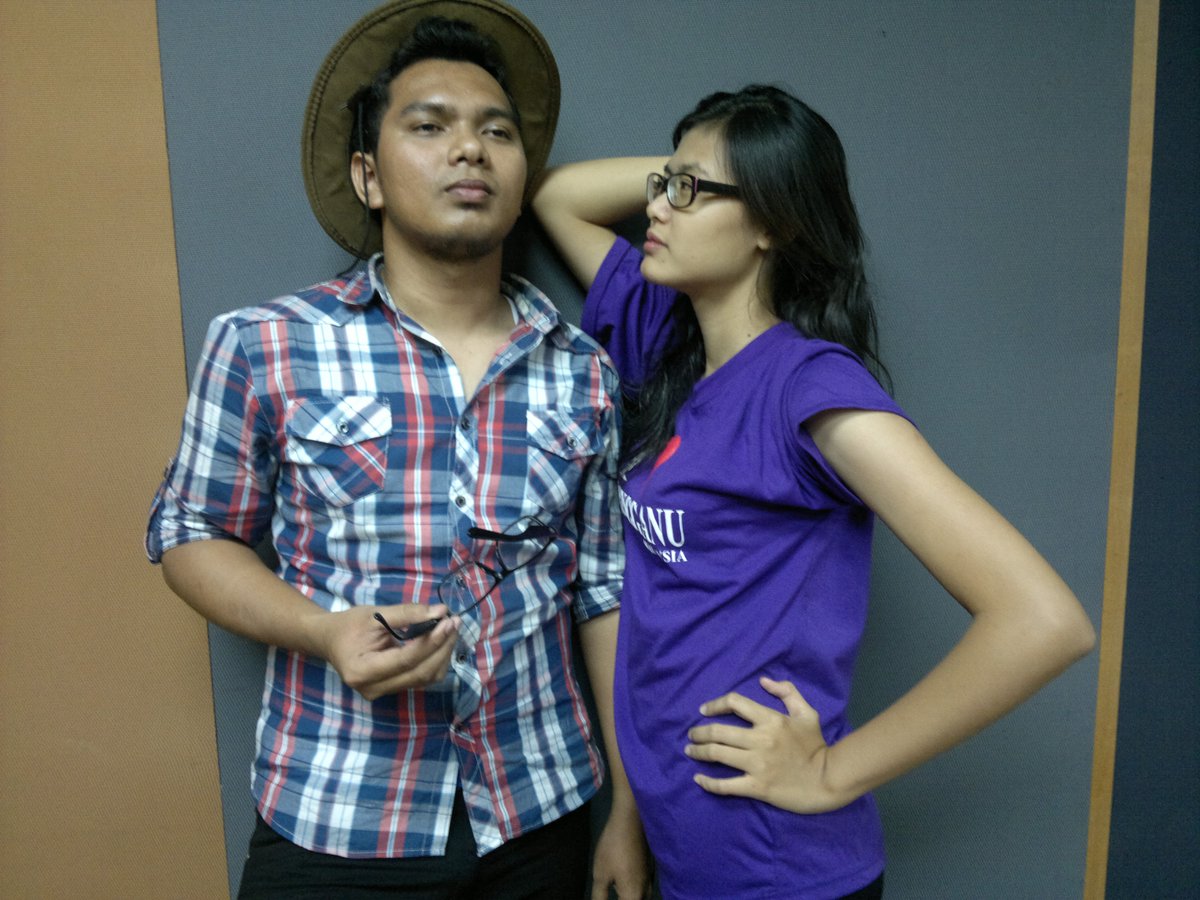 FaizalFMZ's tweet photo. @AdibHaidil dalam teater #manajanjimunakpentasteaterpanggilmember2tapikauberaliharahbuatproperty
#nokian90
#picasaedit https://t.co/xKrmM37I7Y