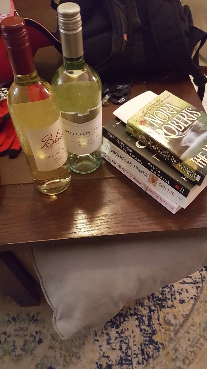 TiffanyLacy's tweet photo. When your man tells you to pack light... https://t.co/ch18CSEWuY