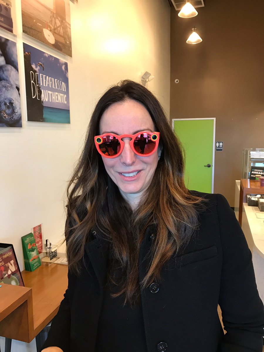 lilitomovich's tweet image. Look at me with my #spectacles purchased from the #snapbot @theparkvegas #CES2017