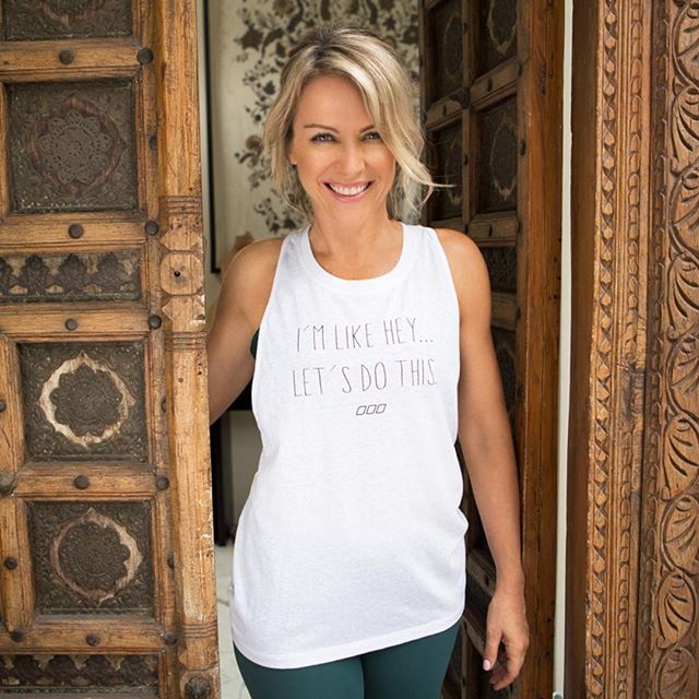 LornaJaneActive's tweet photo. Peace, love and ACTIVENESS to all! Happy new year fit friends ... and here's to making 2017 our best year ever! Lx #lornajane #happynewyear https://t.co/OB3Y1HyUml