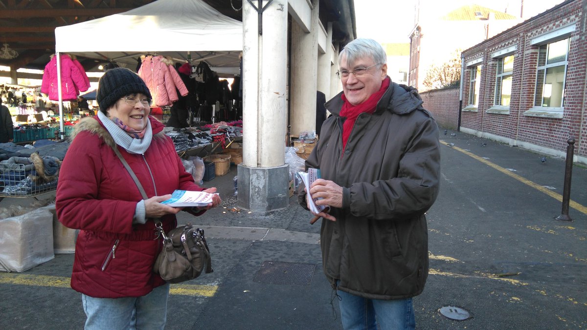 FI_Lille's tweet photo. Marché de la Madeleine, malgré le froid, insoumis mobilisés pour diffuser info #jlmtourcoing ce dimanche 8 janvier à 15h30 https://t.co/1AxnixR2P2