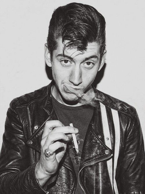 Happy birthday Alex Turner from UTR  