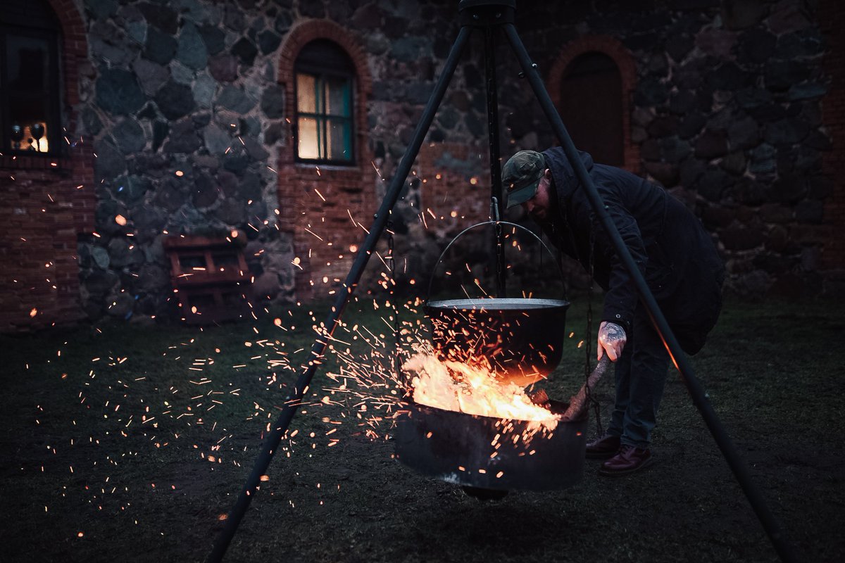 Aicinām uz gardēdības baudījumu/meistarklasi, kur mūsu šefpavārs <a href="/dzimbojones/">Dzintars Kristovskis</a> parādīs, kā pieradināt uguni bit.ly/2jb9Zk3.