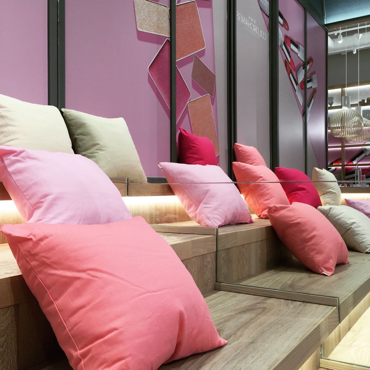 TWP_Global's tweet photo. Pink invasion at The Work Project! #RMK #rmkcolorchange #ss2017 #launchevent #onstage #theworkproject https://t.co/NYe5Be7Aal
