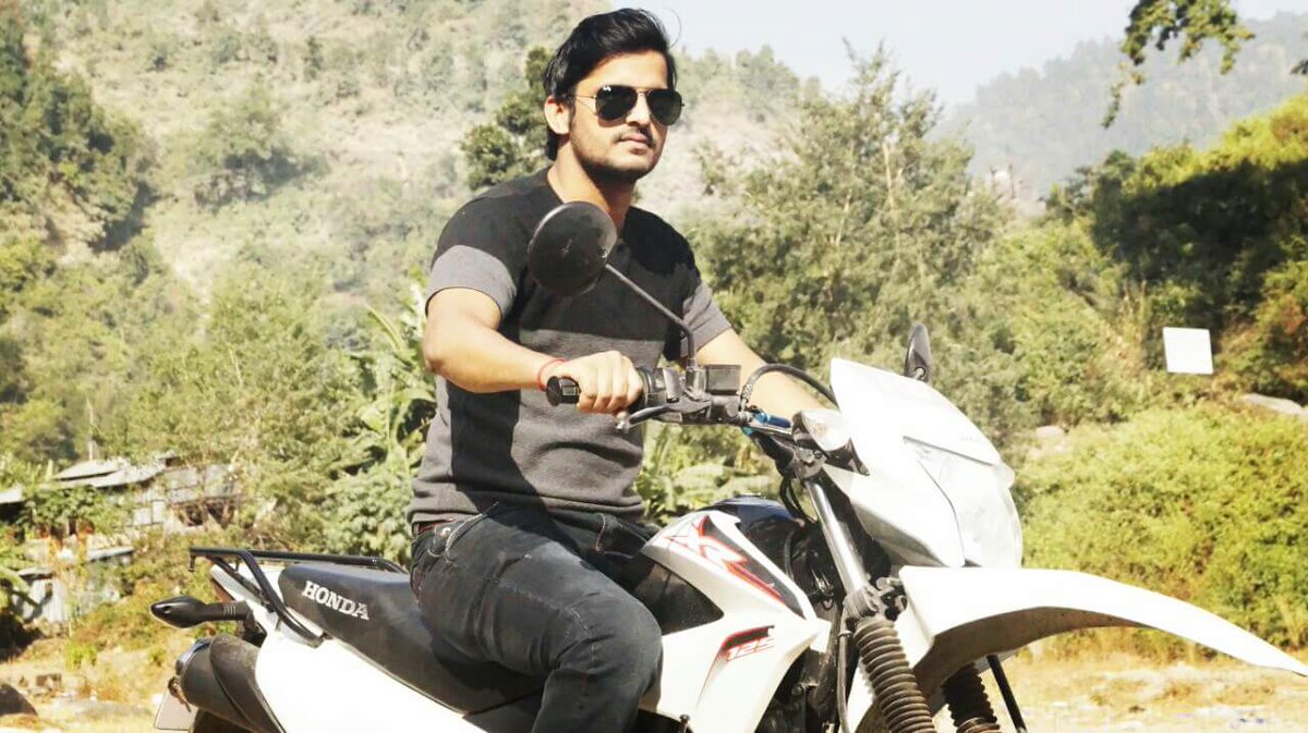 hello_aaryan12's tweet photo. #Devgans style.. how is it??
@ajaydevgn @SunielShetty_FC @SrBachchan @BeingSalmanKhan @KajolAtUN @amitjha086 https://t.co/hdXlo59Kcd