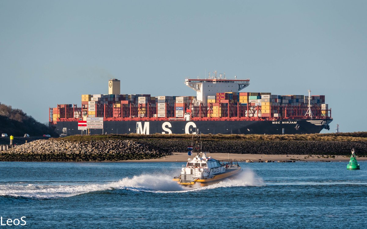 leoencis's tweet photo. #msc #mscmirjam #calandkanaal #europoort #maasmond #rotterdam #thenetherlands @PortOfRotterdam @RotterdaPiilots https://t.co/UeDMCA6VCY