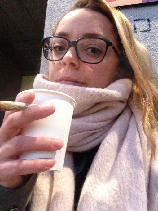 Morniiiiiiing! #cold #coffeeselfie https://t.co/dNYmc8YgWt<a href="/tag/cold"class="tags">#cold</a><a href="/tag/coffeeselfie"class="tags">#coffeeselfie</a>