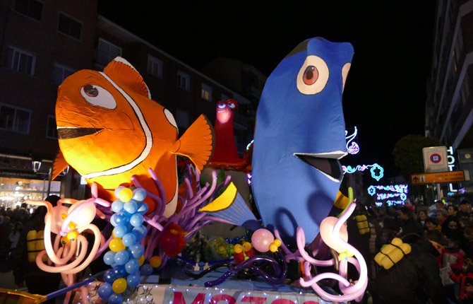 CONCURSO CARROZAS #CabalgataReyesAV 2017 👑👑👑
1. Buscando a Dory
2. Jardín encantado
3. Acuario
4. Patrulla Canina 
5. Pitufos | Sorpresa