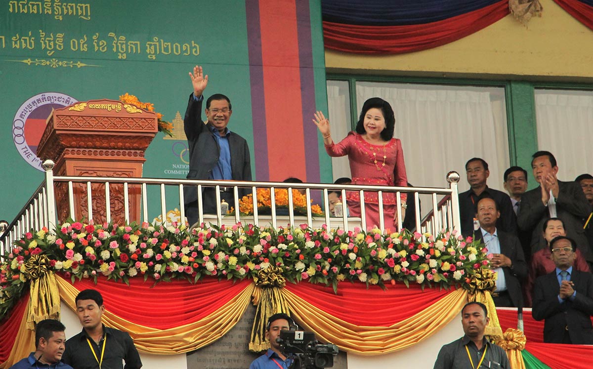 UngChamroeun's tweet image. #SamdechHunSen to receive &quot;IOC  President&apos;s Trophy&quot; from #IOC in  recognition of his efforts in developing sports

goo.gl/ZXmpV0