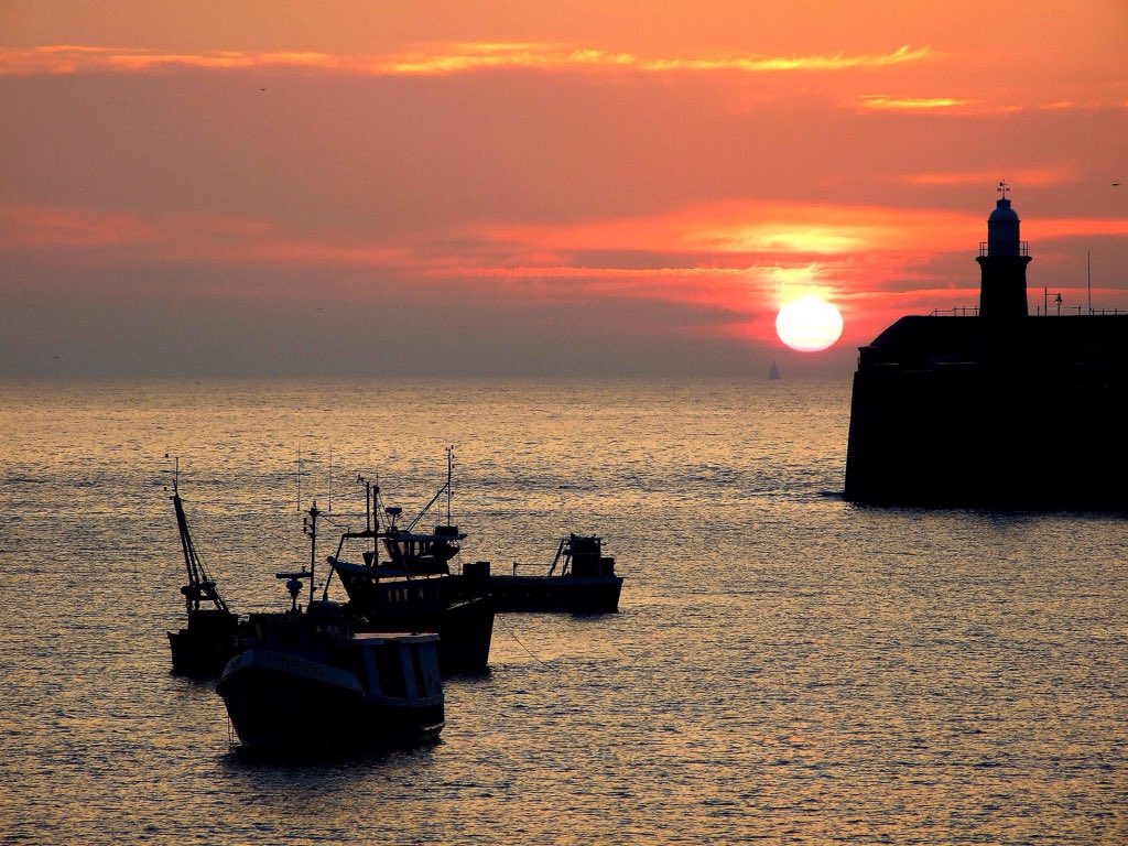 Hey it's "Fish Pie Friday" <a href="/folkestonefish/">Folkestone Trawlers</a> <a href="/cathmison/">Cath Mison</a> <a href="/mariner_the/">The Mariner</a> <a href="/folkestonetc/">Folkestone TC</a> @shepwaydc - practise makes perfect #FishPieComp 13 Aug 🎏⚓️