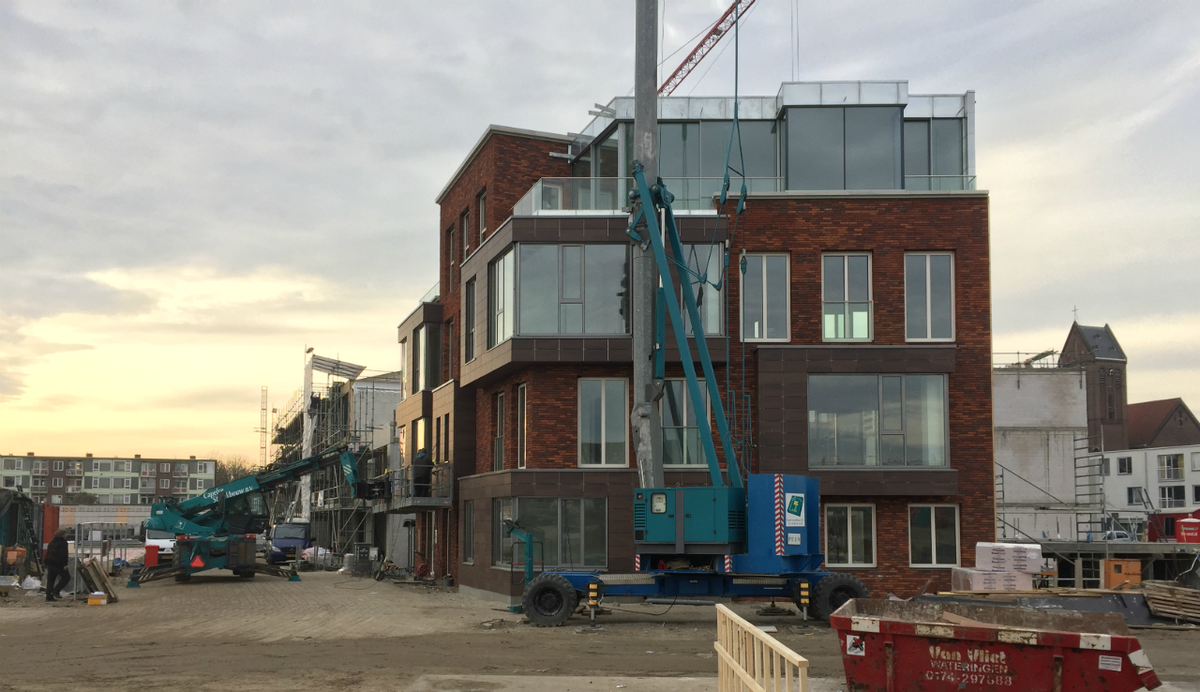 CobouwNL's tweet photo. Vijf particuliere opdrachtgevers bouwen hun eigen grachtenhuis in de Spoorzone van Delft. https://t.co/JjSpRYML9c https://t.co/uhRi2s9Lwc