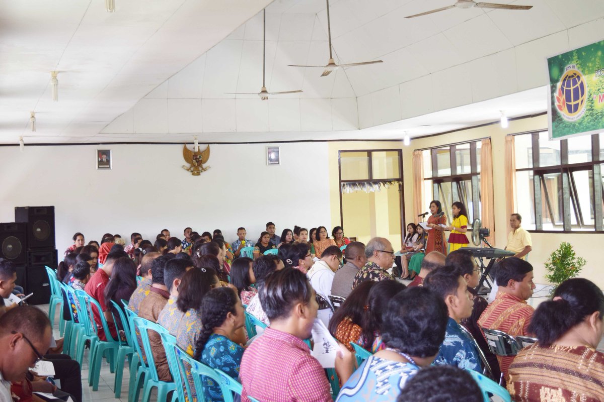 KanwilBPNNTT's tweet photo. Natal dan Tahun Baru  Bersama di Kanwil BPN Nusa Tenggara Timur 6/1/2017  @atr_bpn https://t.co/BBMktAZrYT