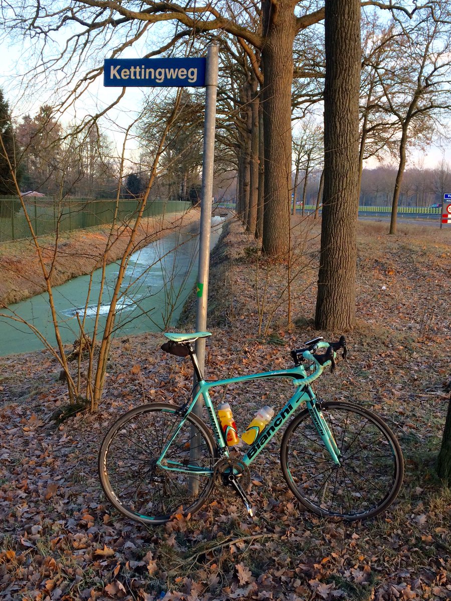 Nee hoor! Hij zit er nog op..#flauw