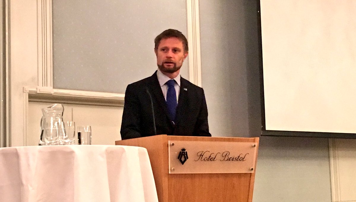 DrFrich's tweet photo. Bent Høie på årskonferansen @UniOslo_HELED - 3 budskap: pasienten i hovedrollen, systematisk kvalitetsarbeid og åpenhet, raushet og deling https://t.co/tupfvyJifD