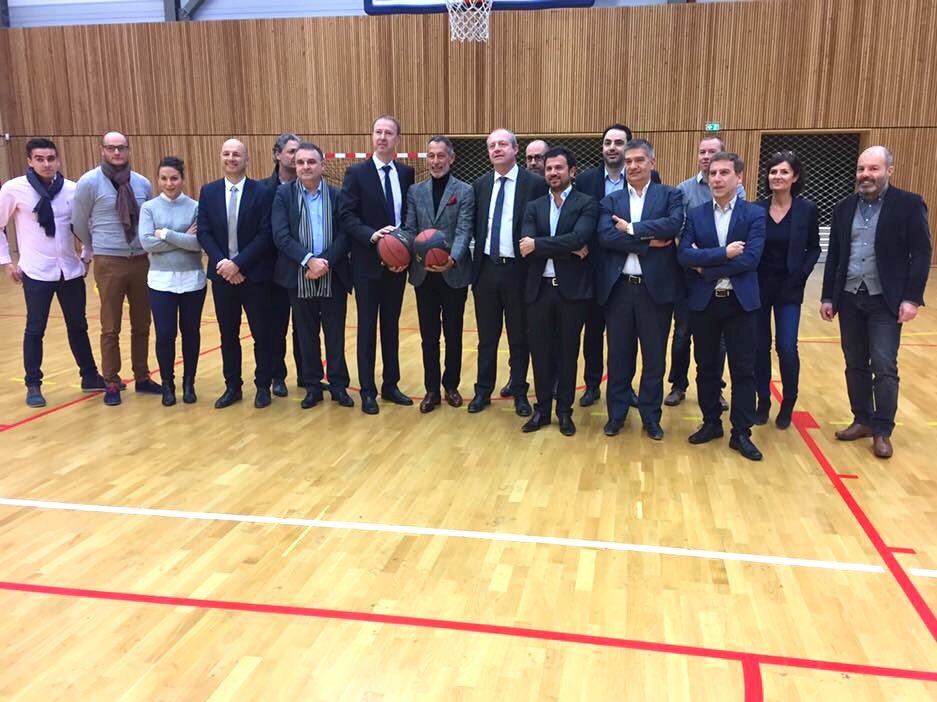.<a href="/laprovence/">La Provence</a> 2e Rdv #sosport : Vincent Collet sélectionneur de l'équipe de France de Basket au <a href="/TechnoSportMRS/">TechnoSportAMU</a> avec <a href="/Claud_Perrier/">Claude Perrier</a> <a href="/HURTIS1/">Muriel Hurtis</a>