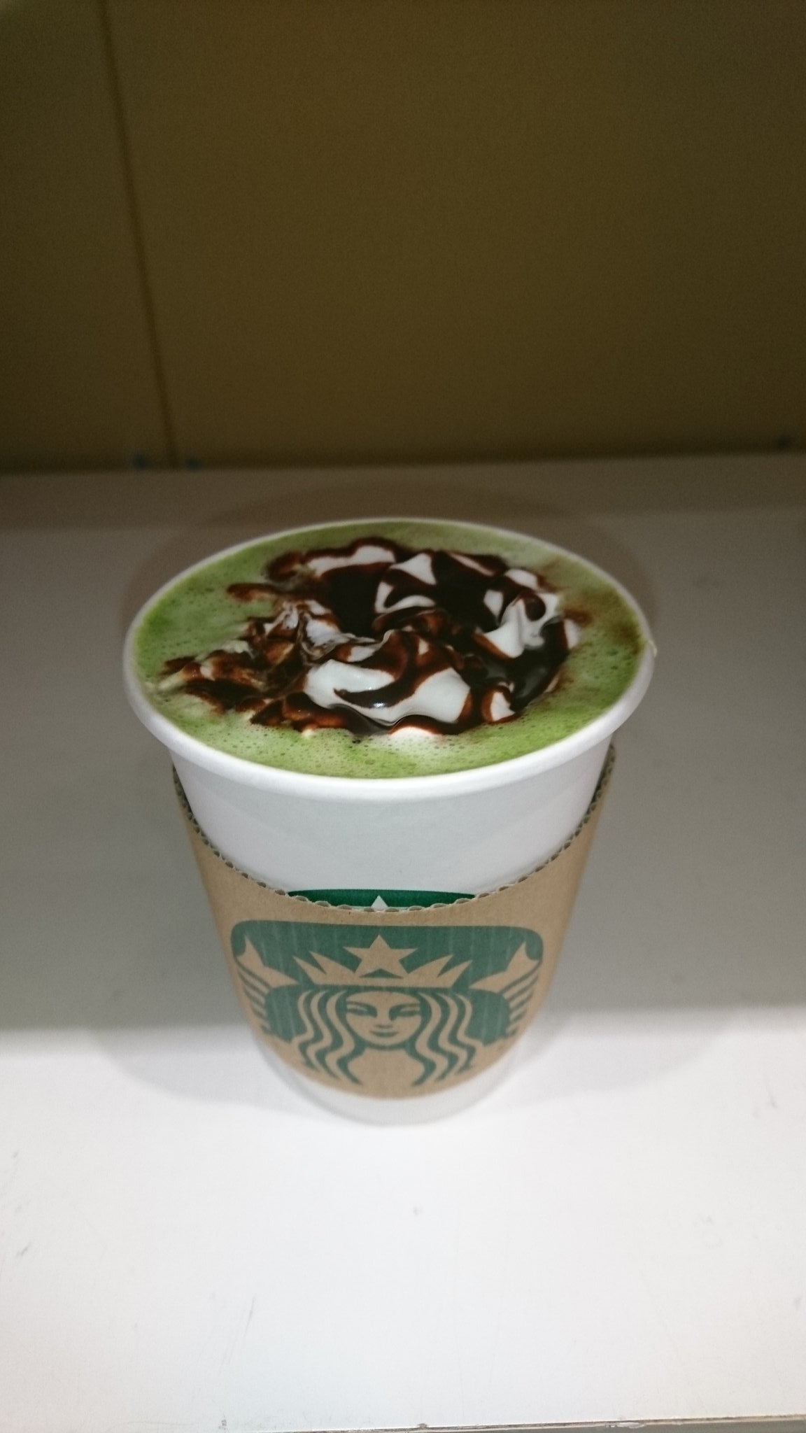 Ascal この間迄スタバに有った抹茶ホワイトチョコレート無くなってたから 抹茶ティーラテをカスタムしてそれっぽくした ホワイトチョコじゃなくて普通のチョコになったけど 美味しいからall Ok ヽ オールミルクに変更 0 チョコレートソース 0