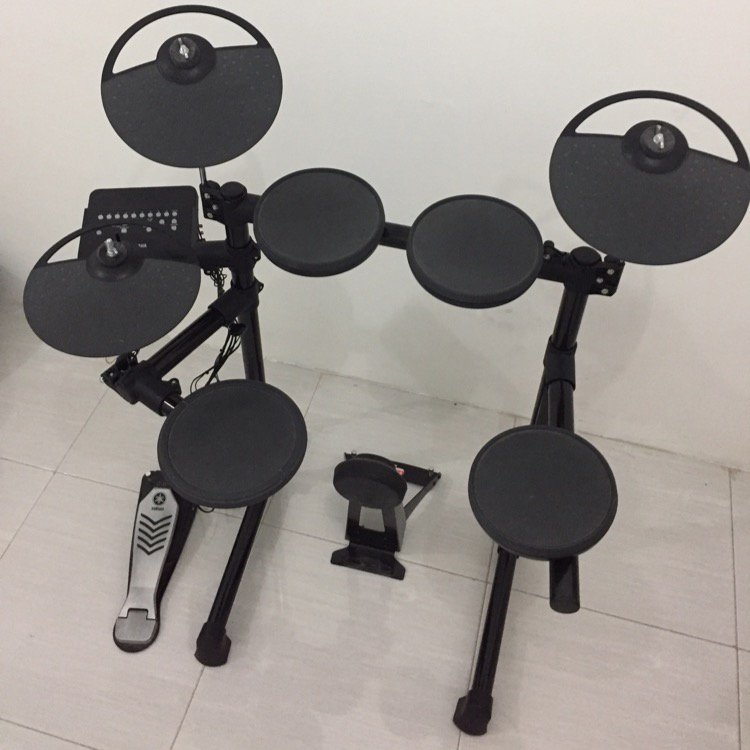 KarelWilliam's tweet photo. @DrumBagus #wts yamaha dtx 450 lengkap dan sehat. 3,8 jt aja. minat hub 082244554064 (ada WA). thx a lot https://t.co/1oANukMbzj