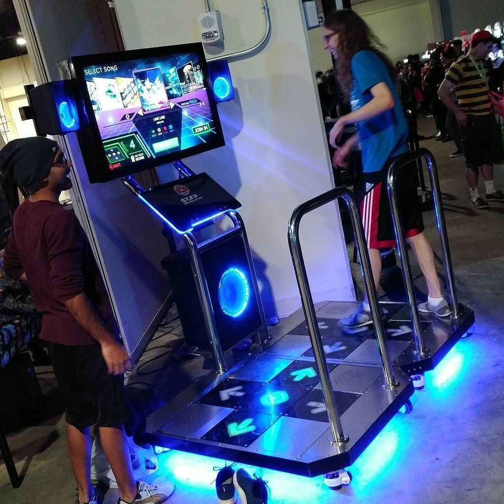 LPTyger's tweet photo. So... This is something new for the dance game players... #steprevolution https://t.co/tf1p3WW2Gv https://t.co/rRPskXRdpD