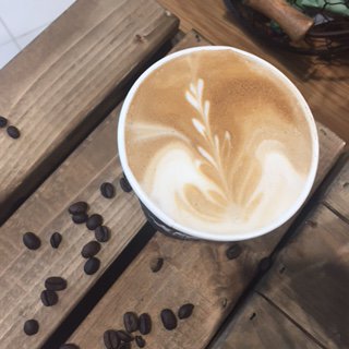 Warm yourself up on this chilly morning with a delicious coffee, hot chocolate or tea from one of our outlets ☕️☕️☕️