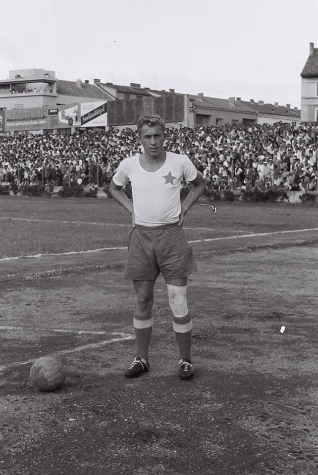 OldFootball11's tweet photo. #BernardVukas as player of #HajdukSplit.
#Vukas is choosen as the Best Player of All Time of #Croatia
#Yugoslavia https://t.co/3uT2j258Xw