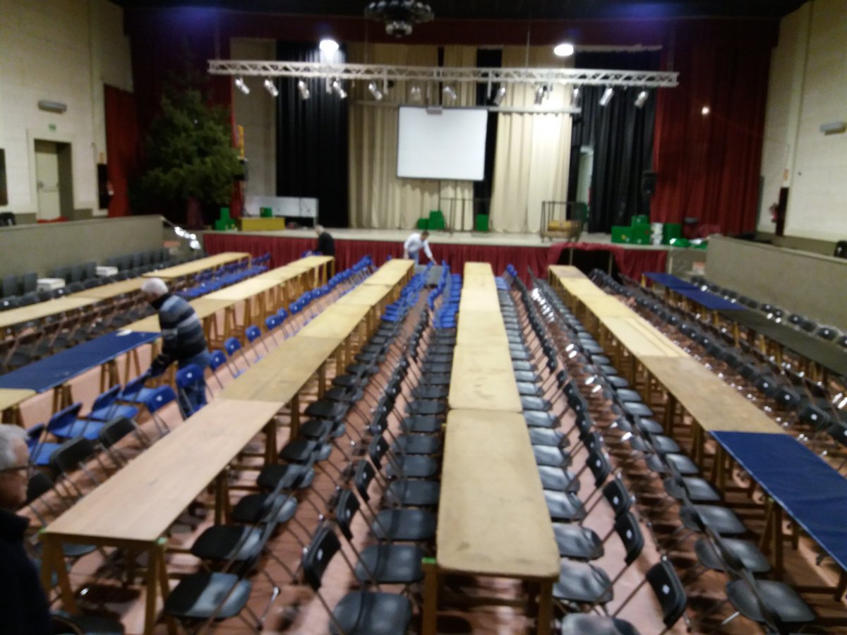 1uecampdevanol's tweet photo. Això ja va agafant color! #GranQuinto a les 6 de la tarda. Venda de cartons a partir de les 5. Magnífics premis!!!
#ForçaKande https://t.co/1JHgmZLgtB