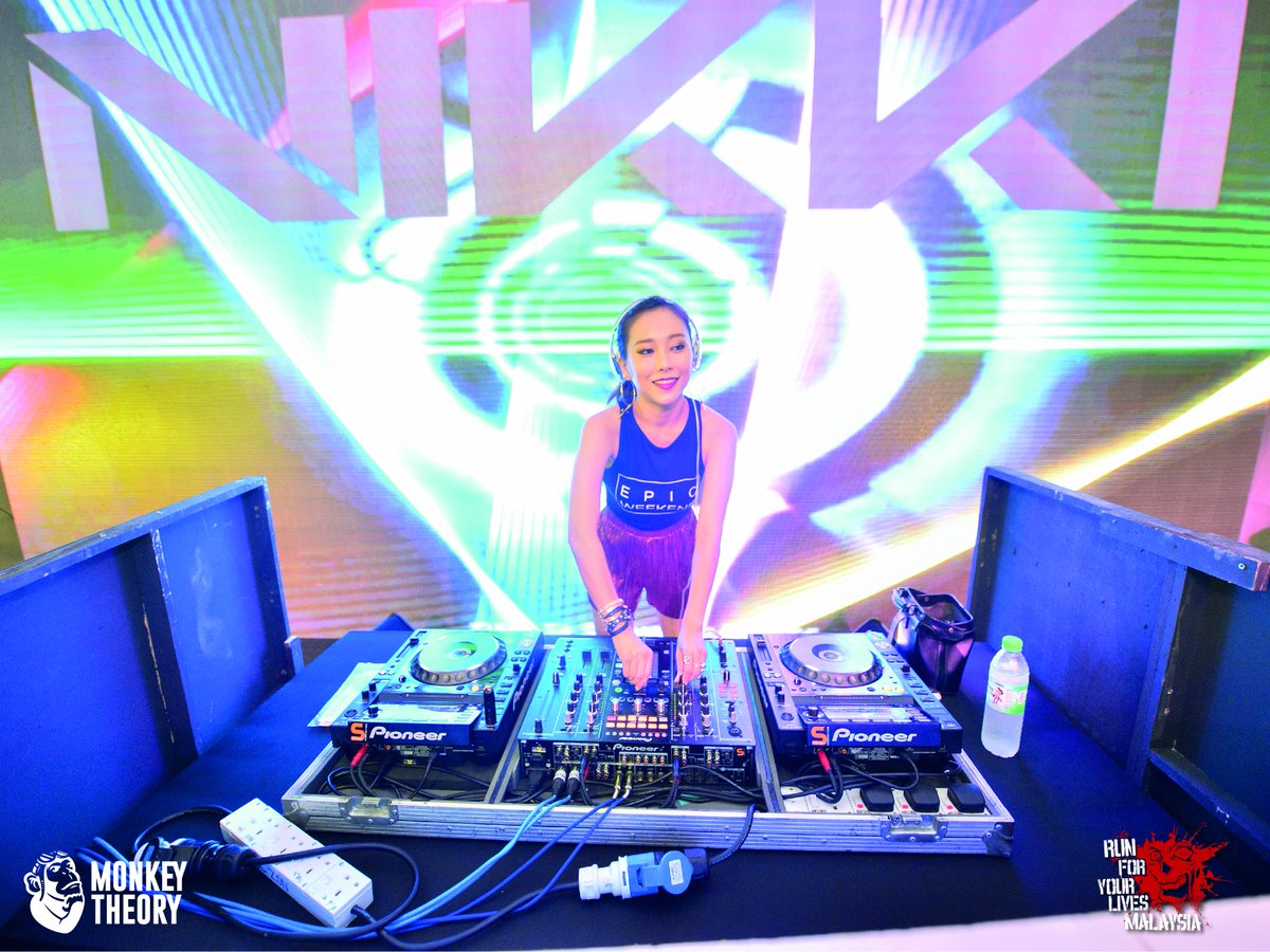 rfylmy's tweet photo. Countdown was lit as we grace the new year with DJ Nikki. What an amazing spin-off !
#RFYLMY https://t.co/ODDBhSMuet