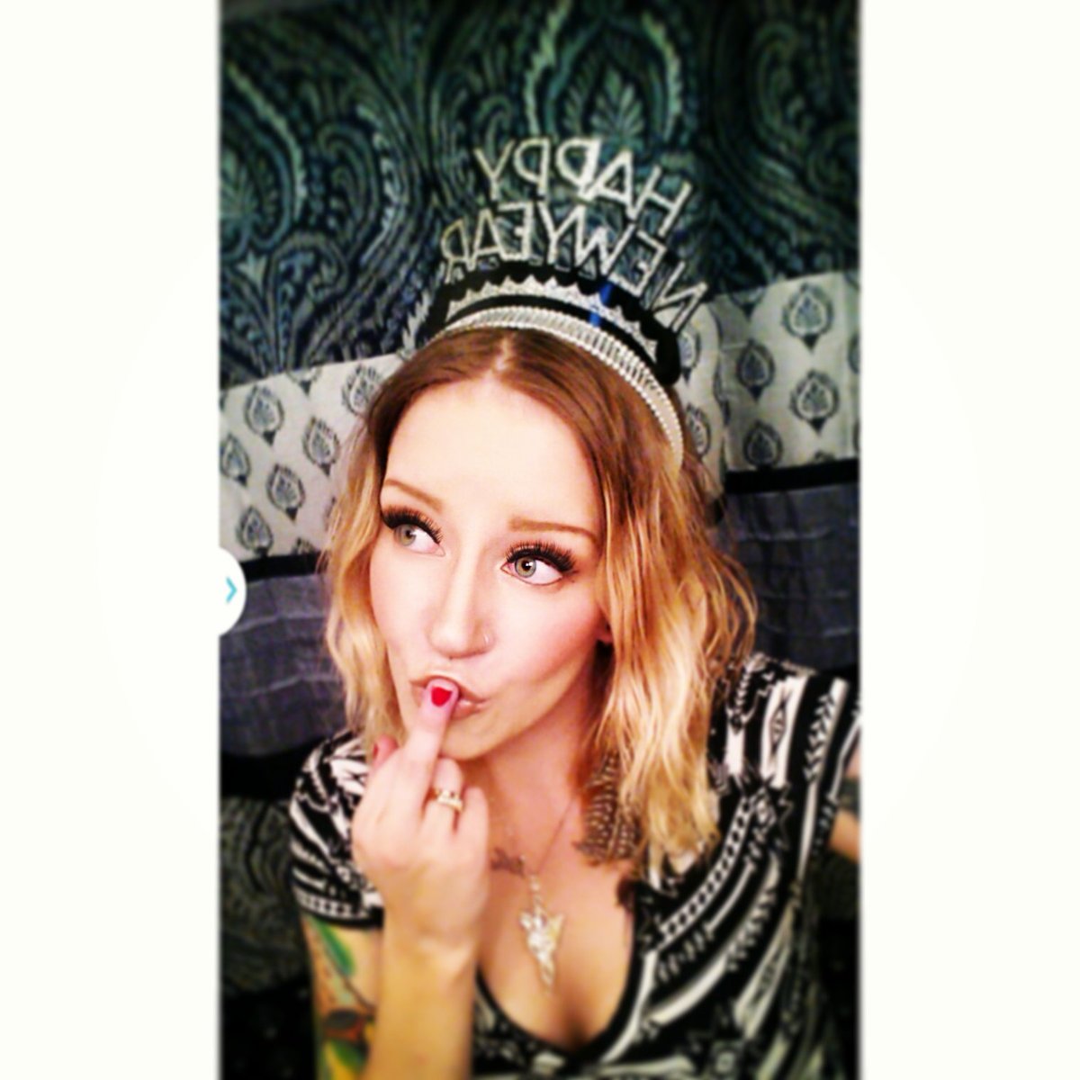 casi_moon's tweet photo. #fuckyou2016 #Hello2017 #2016ruinedlives #2017 #newyearseve https://t.co/PRDcpKLPmU