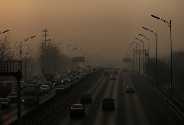 CityLab's tweet photo. The link between road pollution and dementia just got stronger https://t.co/gErt26ubtk https://t.co/rTiEgdMQxY