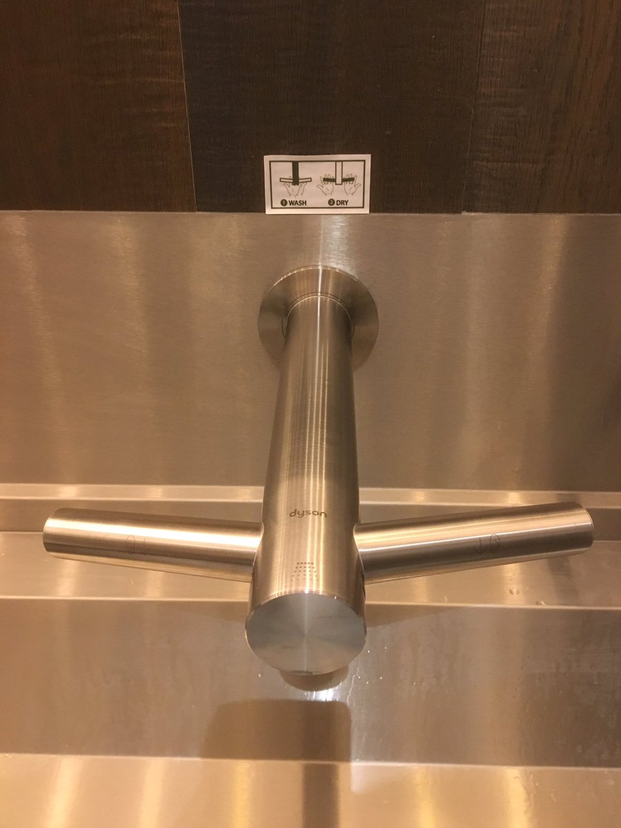 leonderijke's tweet photo. "Yeah, let's integrate the water faucet and the air dryer!" It only took me 4 tries before I could wash my hands. #ux #UXfail https://t.co/slFSMKPC18