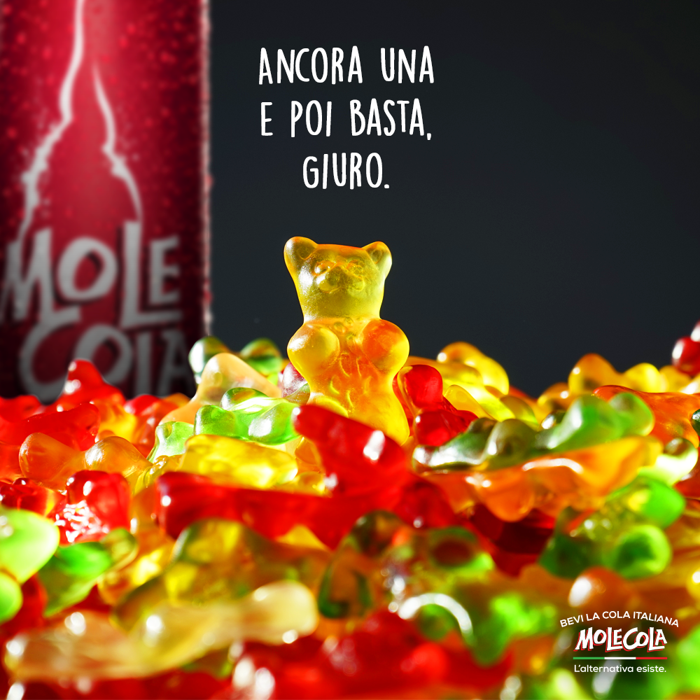 Molecola_'s tweet photo. Oggi siete autorizzati a strafogarvi di dolci. E se dovessero venirvi i sensi di colpa, annegateli in una #Molecola!
#bevimolecola https://t.co/G1HTA6H44u