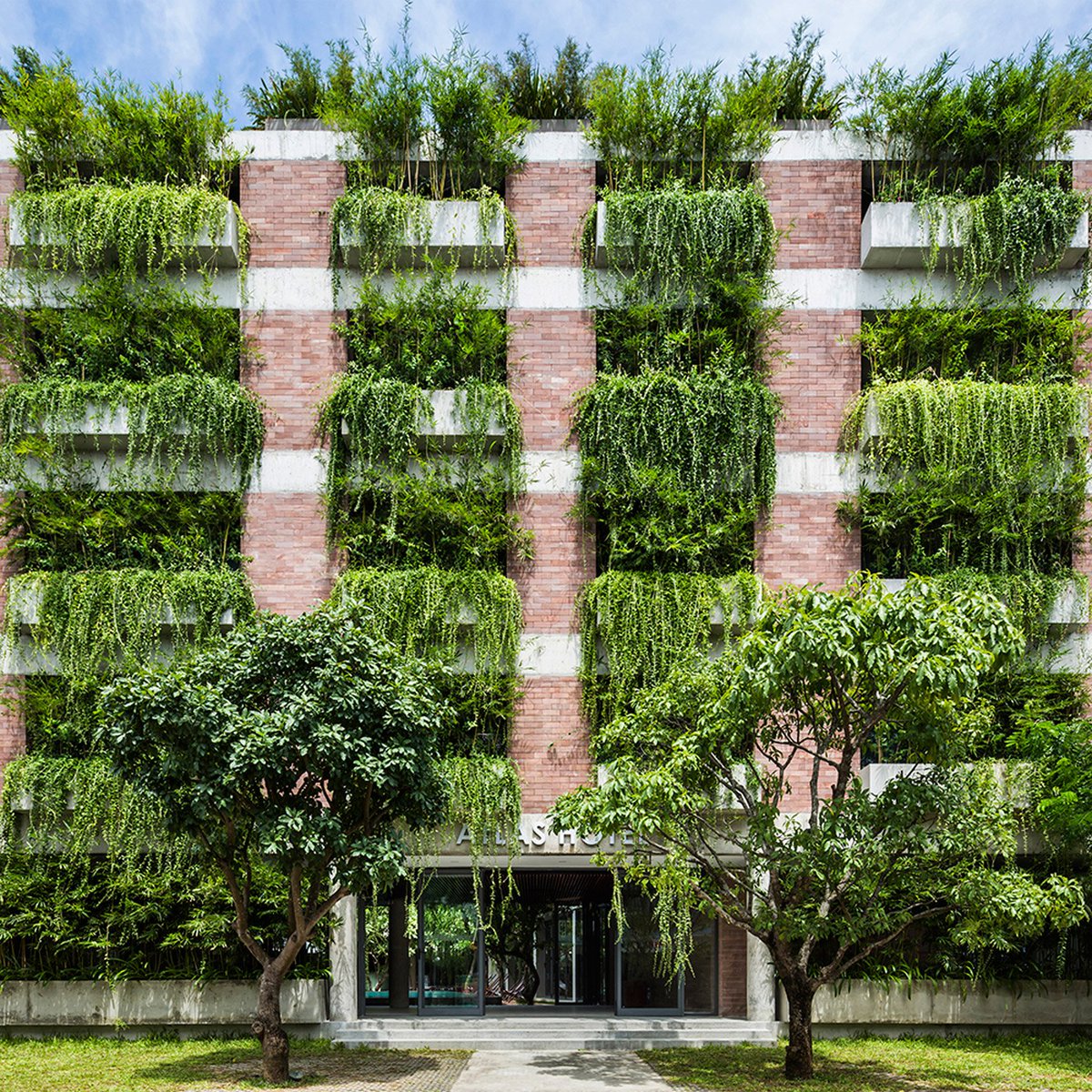 Vo Trong Nghia completes serene hotel in Vietnam featuring walls of hanging plants: dezeen.com/?p=1021924