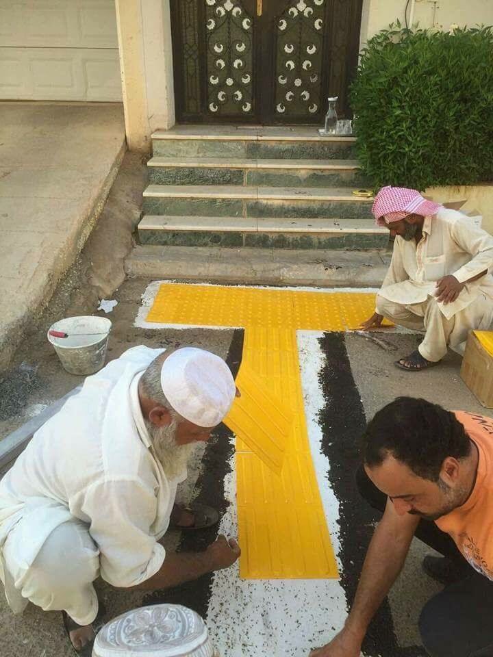Habeebinamdar's tweet photo. A footpath built for a blind brother so he can find his way to the masjid from his home.
Allaah bless &amp; accept it from these kind souls. https://t.co/2T0MiJ9riH