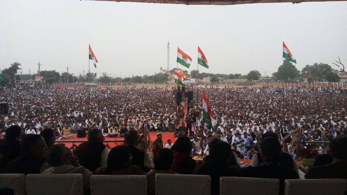 ashokgehlot51's tweet image. ढाई साल के केंद्र सरकार और तीन साल के राज्य सरकार के कुशासन के विरोध में "पर्दाफ़ाश रैली' के दौरान सरदारशहर, चूरू में  @INCIndia
#Rajasthan