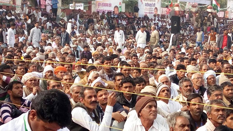 ashokgehlot51's tweet image. ढाई साल के केंद्र सरकार और तीन साल के राज्य सरकार के कुशासन के विरोध में "पर्दाफ़ाश रैली' के दौरान सरदारशहर, चूरू में  @INCIndia
#Rajasthan