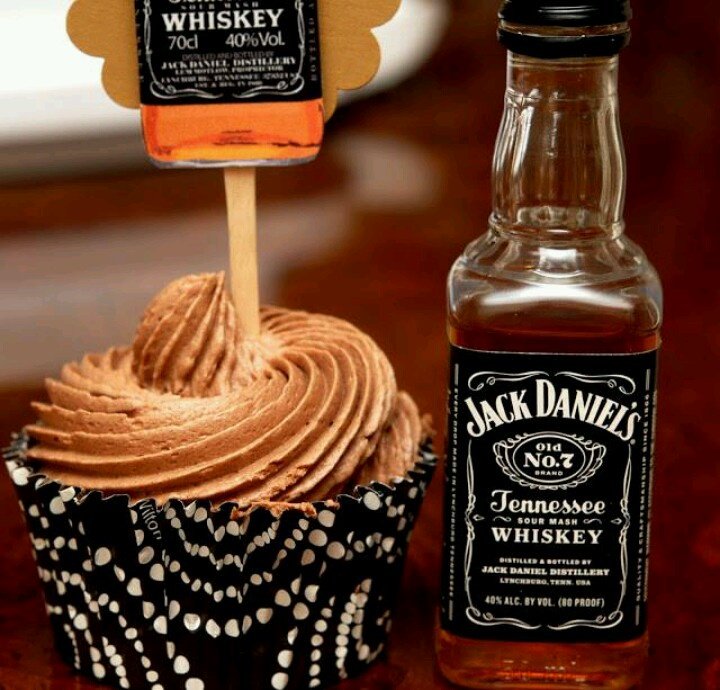 HenorStag's tweet photo. Jack Daniels Cupcakes! Tag a mate who would love this! https://t.co/snf1jt3ss9