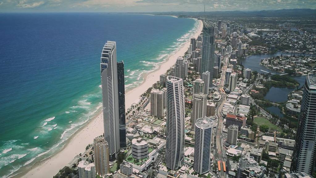 JustThatDan's tweet photo. That's how #surfersparadise showed up today ☀️🌊🏄‍♀️📷 @visitsurfersparadise https://t.co/pFlLkhUU1V https://t.co/06gDTKxgRy