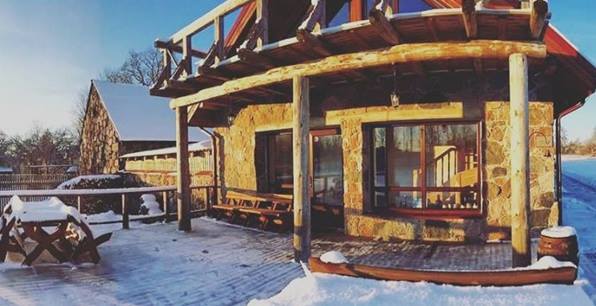 Slēpošanas trases darbojas gan Pļaviņās, gan Madonā. Pēc tam brauc sasildīties un ekskursijā uz BURSH alus darītavu!
burshalus.lv/alus-daritava/