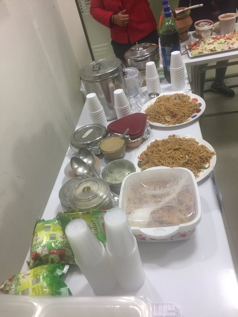 _innovationM's tweet photo. Made with love from every employee's kitchen, Potluck 2017 @InnovationM_ #PotLuck #OfficeParty #officefamily #WeAreOne #officefun #Food https://t.co/e2E6P9nIak