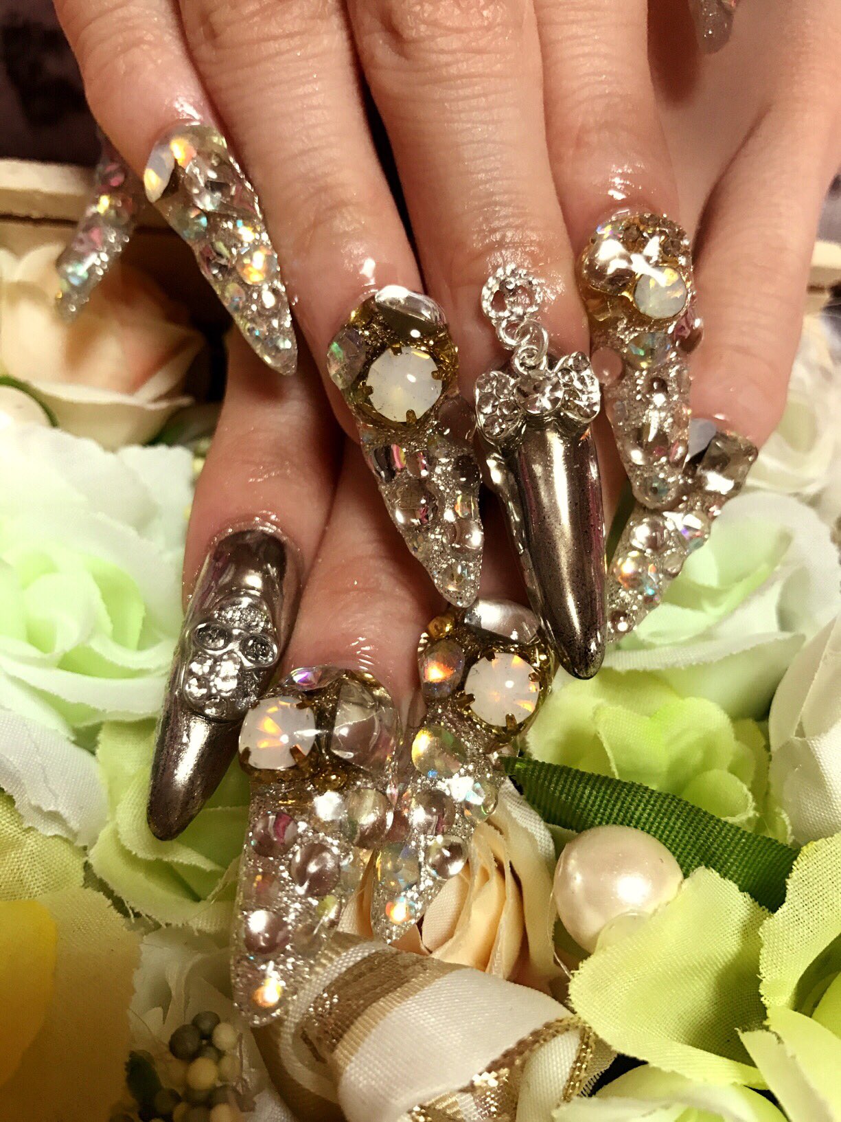 Nail Rowa L 東大阪大東ネイル鴻池 エマちゃんのネイル が一番派手や 笑 大阪ネイル 自宅ネイル 大阪自宅 ネイルサロン ネイルロワール Nailrowal 東大阪ネイル 大東市ネイル ストーン付け放題 やり放題3500円 やり放題5000円 鴻池新田 鴻池新