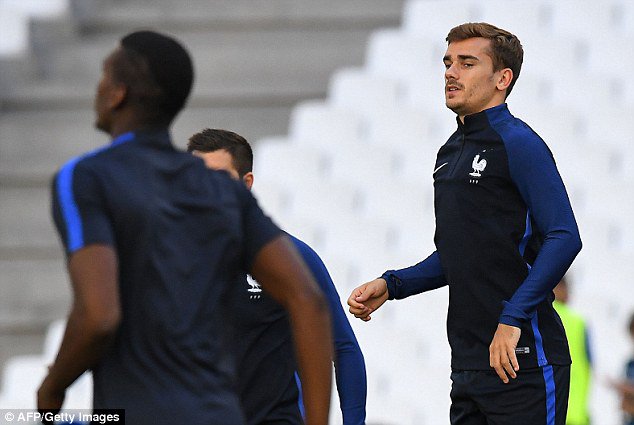 manchreds's tweet photo. [Sun Sport] Antoine Griezmann mendapat tawaran gaji sebesar £220,000/pekan dari #mufc. https://t.co/T5kW5E8JeI