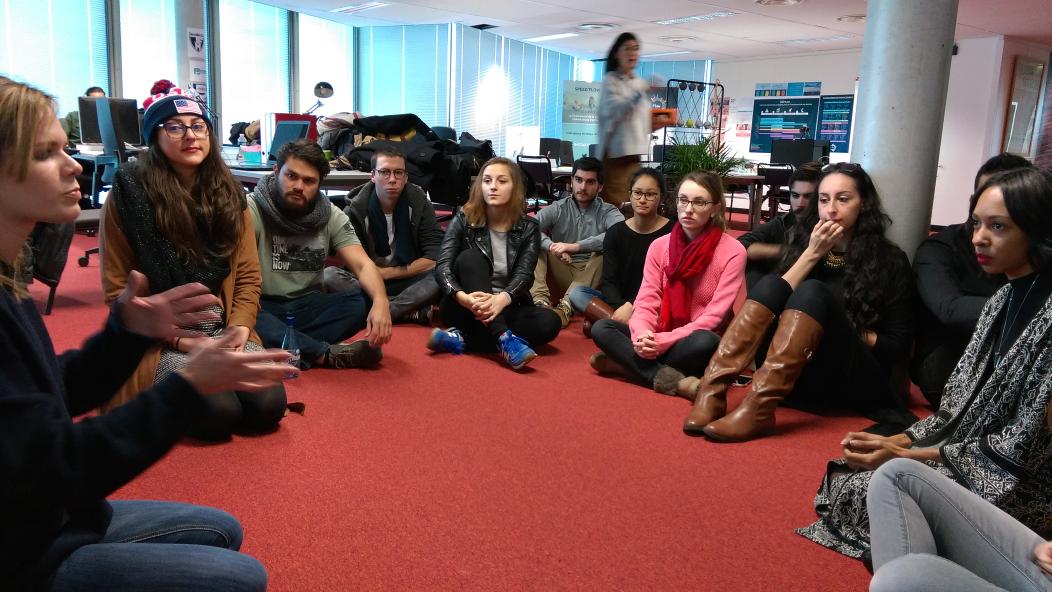 esd_fr's tweet photo. Les startups d'@1Kubator #Bordeaux pitchent devant nos étudiants dans les locaux de @sudouest https://t.co/P2Htr7gIe0