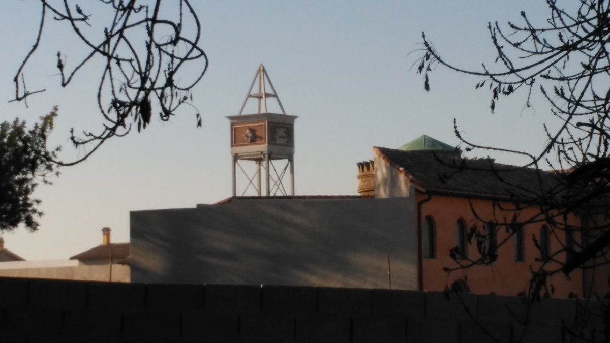 reusenc2's tweet image. Como regalo de Reyes a #PortAventura le han traido la reconstrucción de parte de la estructura de la torre Campanile de #FerrariLand #PAFans