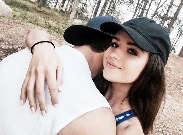 landosc0's tweet photo. LIVING FOR OLD JESS AND GABE PICS, MY HEART😻😌 https://t.co/h76KCpSVqC
